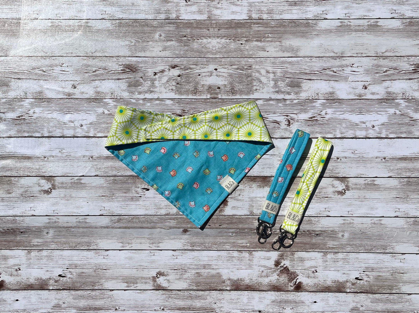 Mini Seashells + Bright Green & Teal Bursts Reversible Tie/On Bandana